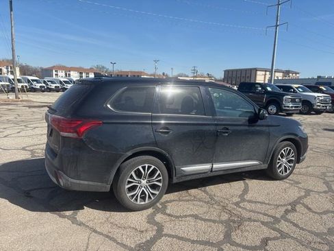 Used 2017 Mitsubishi Outlander FWD image 4