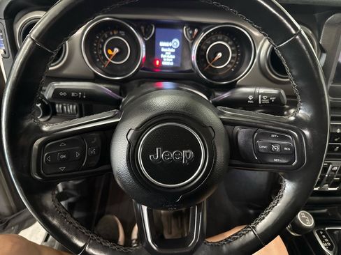 Used 2022 Jeep Gladiator Sport AWD/4WD image 11