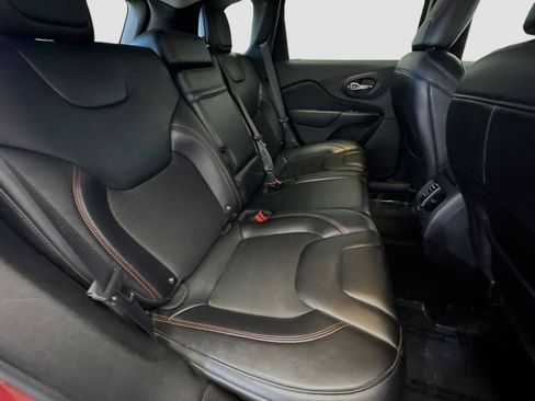 Used 2019 Jeep Cherokee Trailhawk w/ Comfort/Convenience Group image 14