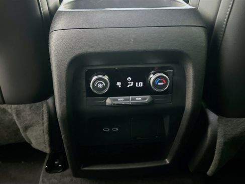 Used 2025 Buick Enclave Preferred image 28