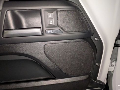 New 2026 Land Rover Defender 130 X-Dynamic SE AWD/4WD image 13