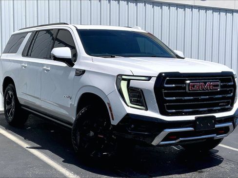 Used 2025 GMC Yukon XL AT4 w/ AT4 Premium Package AWD/4WD image 2