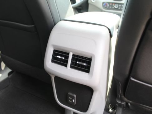 Used 2022 GMC Terrain SLT w/ Infotainment Package II FWD image 13