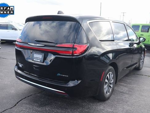 Used 2024 Chrysler Pacifica Select image 25