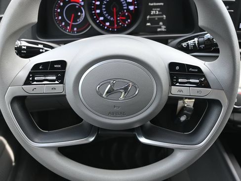 Certified 2021 Hyundai Elantra SE FWD image 15