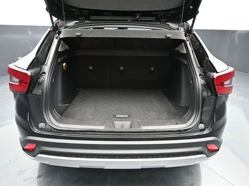 Used 2025 Chevrolet Trax LT w/ LT Convenience Package FWD image 9