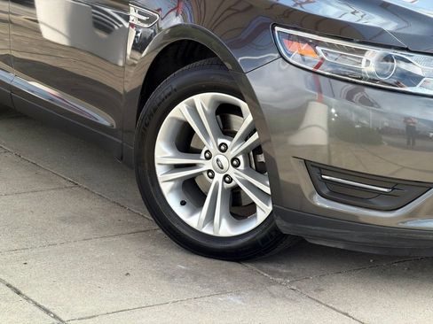 Used 2017 Ford Taurus SEL FWD image 10