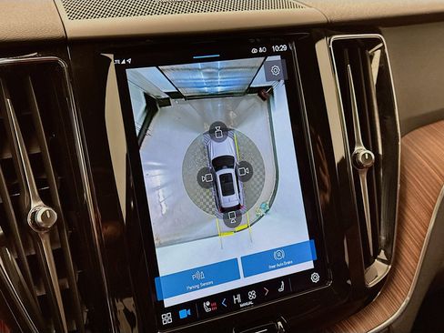 Used 2023 Volvo XC60 B5 Plus w/ Climate Package image 23