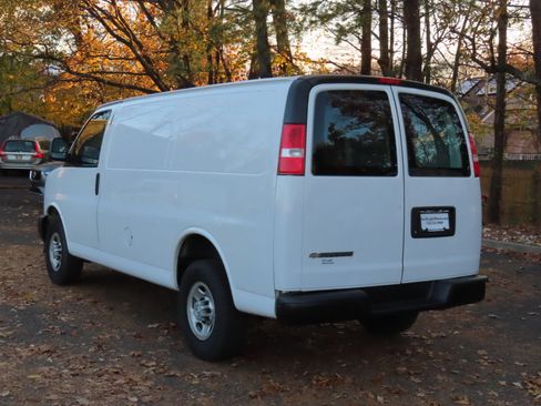 Used 2019 Chevrolet Express 2500 image 2