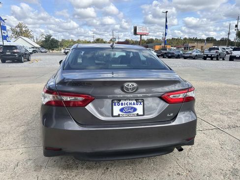 Used 2019 Toyota Camry SE image 6