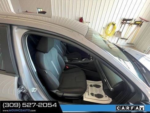 Used 2024 Hyundai Elantra SE FWD image 5