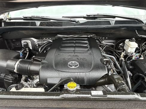 Used 2017 Toyota Tundra Limited w/ Limited Premium Package AWD/4WD image 38