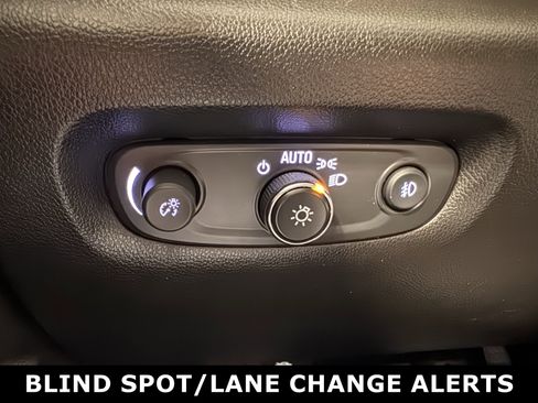 Used 2021 Chevrolet Traverse Premier w/ Redline Edition image 12