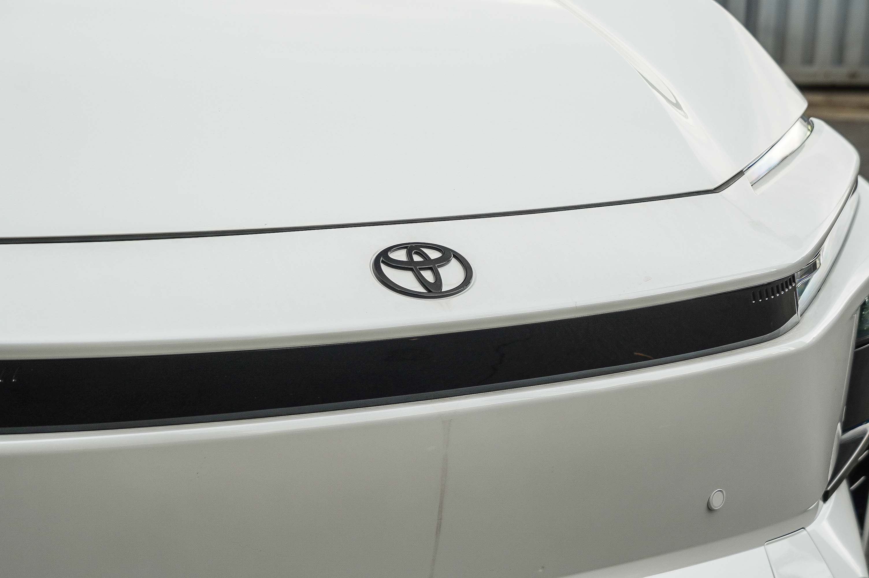 New 2026 Toyota C-HR AWD/4WD image 10