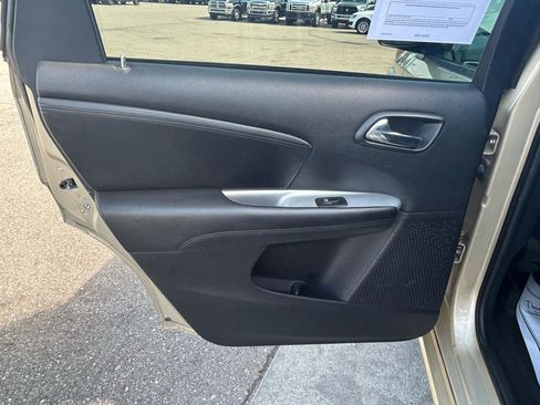 Used 2011 Dodge Journey SXT FWD image 13