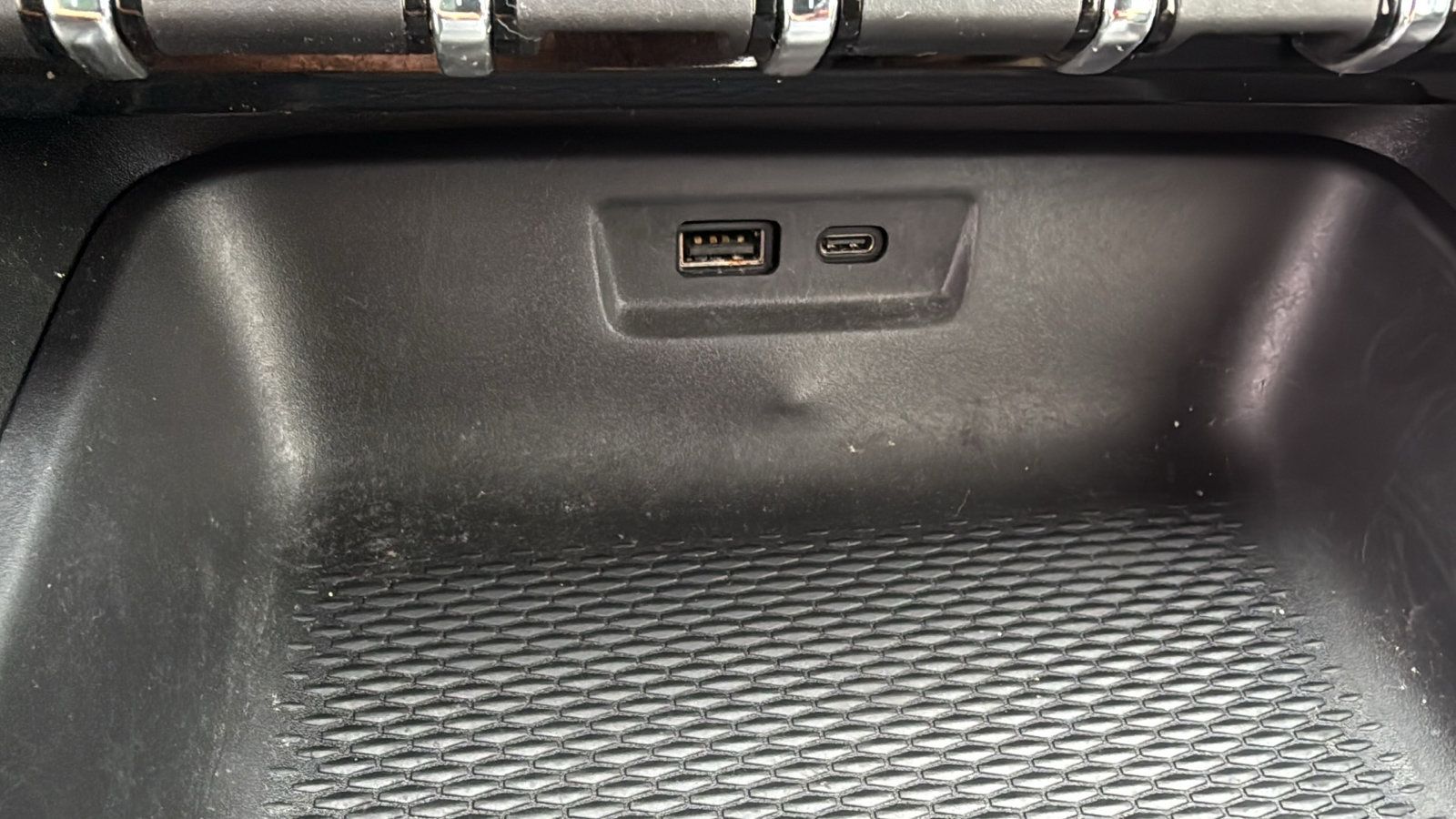 Used 2025 GMC Terrain Elevation AWD/4WD image 16