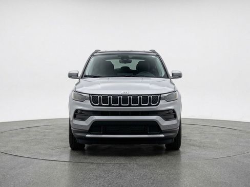 Used 2025 Jeep Compass Limited AWD/4WD image 2
