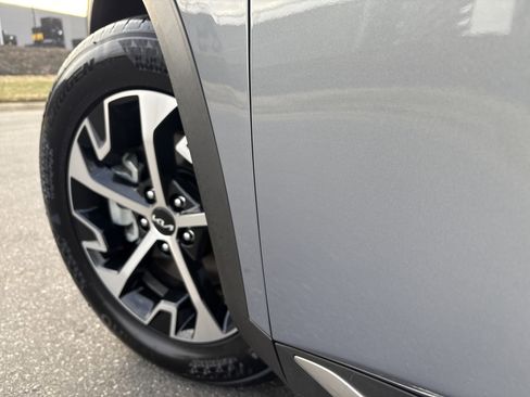 Used 2025 Kia Sportage EX image 32