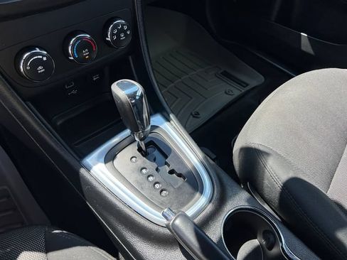 Used 2014 Dodge Avenger SE w/ Sport Appearance Group FWD image 18