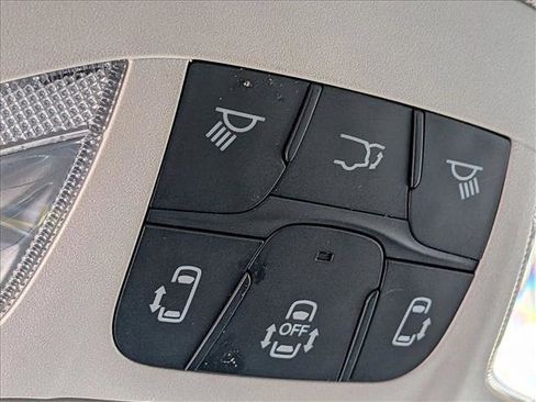 Used 2022 Chrysler Pacifica Touring-L image 12