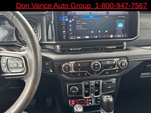 Used 2024 Jeep Wrangler Unlimited Rubicon AWD/4WD image 18