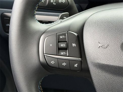 Used 2025 Ford Maverick Lobo image 14