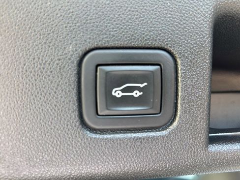 Used 2023 Chevrolet Equinox LT w/ Driver Convenience Package image 14