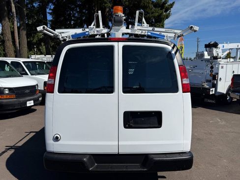 Used 2016 Chevrolet Express 2500 RWD image 7