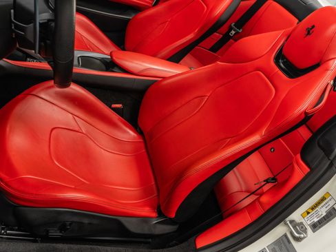 Used 2020 Ferrari Portofino image 25