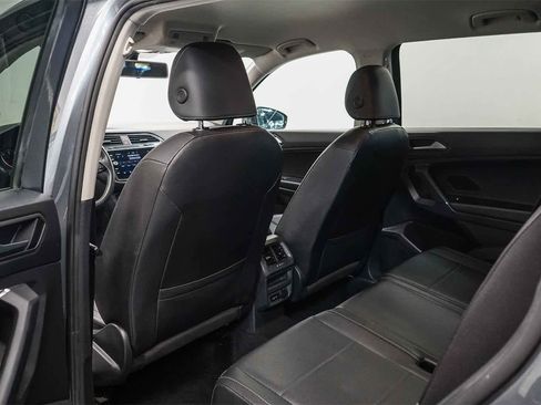 Used 2020 Volkswagen Tiguan SE image 18