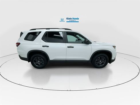 Certified 2025 Honda Pilot TrailSport image 3