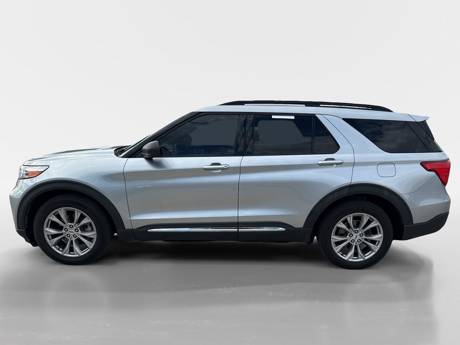 Used 2020 Ford Explorer XLT w/ Equipment Group 202A RWD image 2