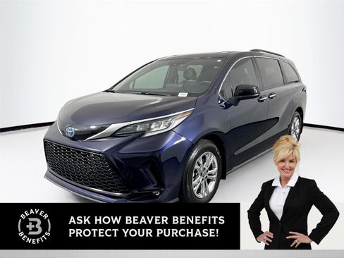 Certified 2022 Toyota Sienna XSE image 1