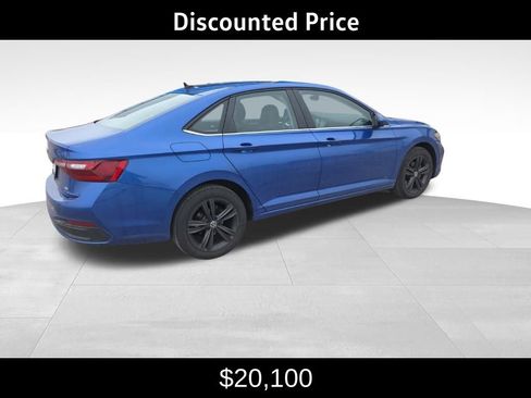 Used 2023 Volkswagen Jetta SE image 3