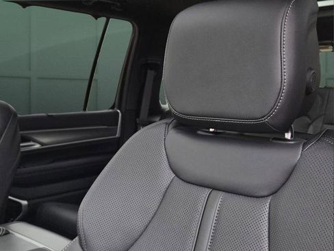 New 2026 Jeep Grand Wagoneer Limited AWD/4WD image 17