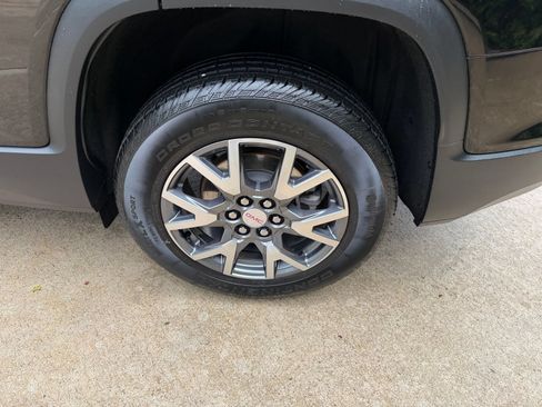 Used 2023 GMC Acadia SLT FWD image 40