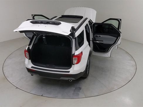 Certified 2022 Ford Explorer XLT w/ Equipment Group 202A image 52