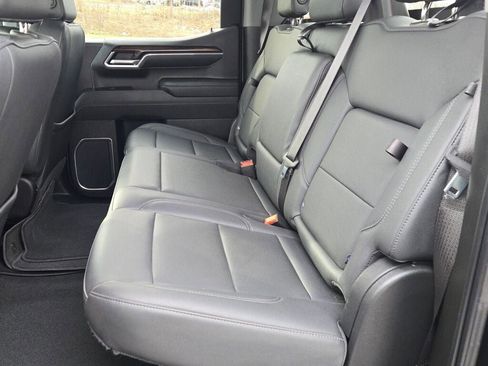 Used 2025 GMC Sierra 1500 SLT image 16