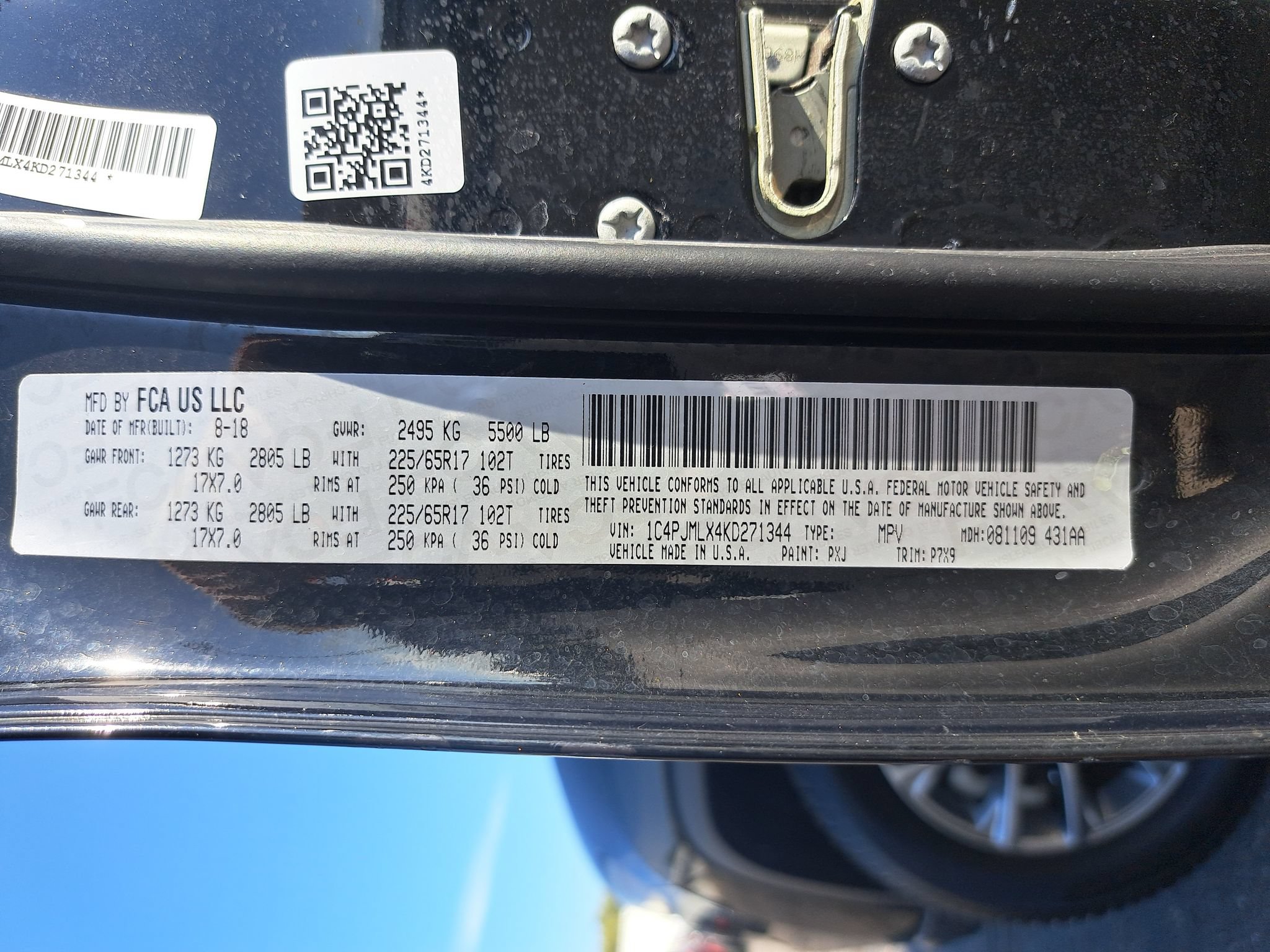 Used 2019 Jeep Cherokee Latitude Plus w/ Cold Weather Group AWD/4WD image 35