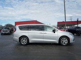 Used 2024 Chrysler Pacifica Limited video 2