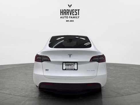 Used 2024 Tesla Model Y Long Range AWD/4WD image 5