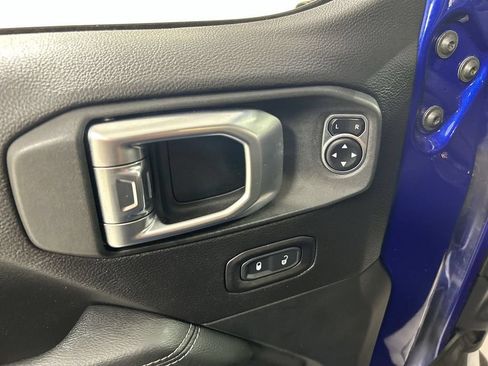 Used 2019 Jeep Wrangler Unlimited Sahara AWD/4WD image 11