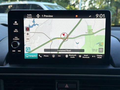 Used 2024 Honda Pilot Touring image 29