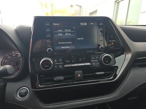 Used 2021 Toyota Highlander LE image 10