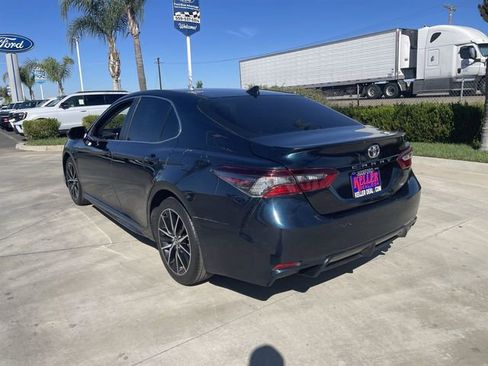 Used 2021 Toyota Camry SE image 6