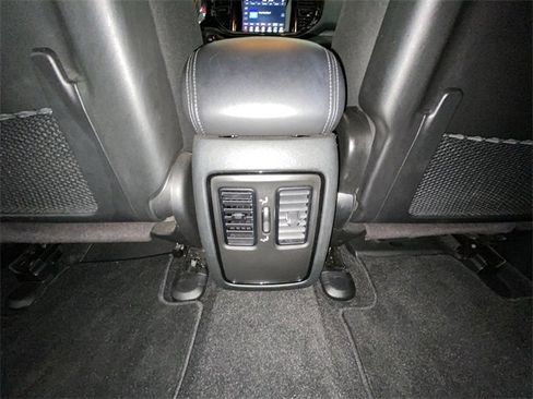 Used 2022 Dodge Durango GT image 28