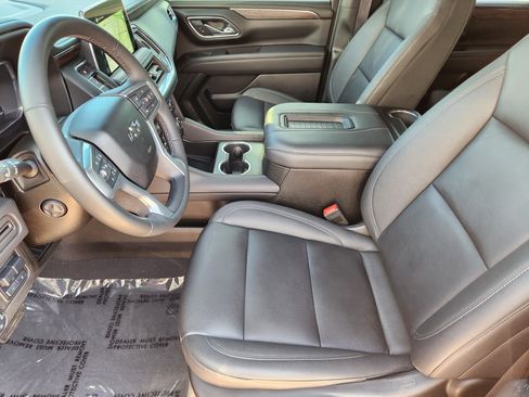Used 2023 Chevrolet Suburban Z71 w/ Luxury Package AWD/4WD image 7
