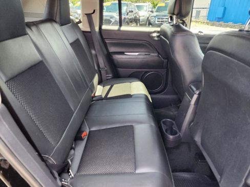 Used 2015 Jeep Compass Latitude FWD image 26