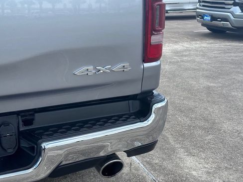 Used 2024 RAM 1500 Laramie AWD/4WD image 12