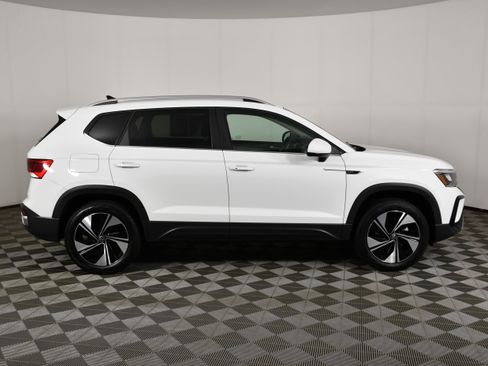 Used 2023 Volkswagen Taos SE AWD/4WD image 5
